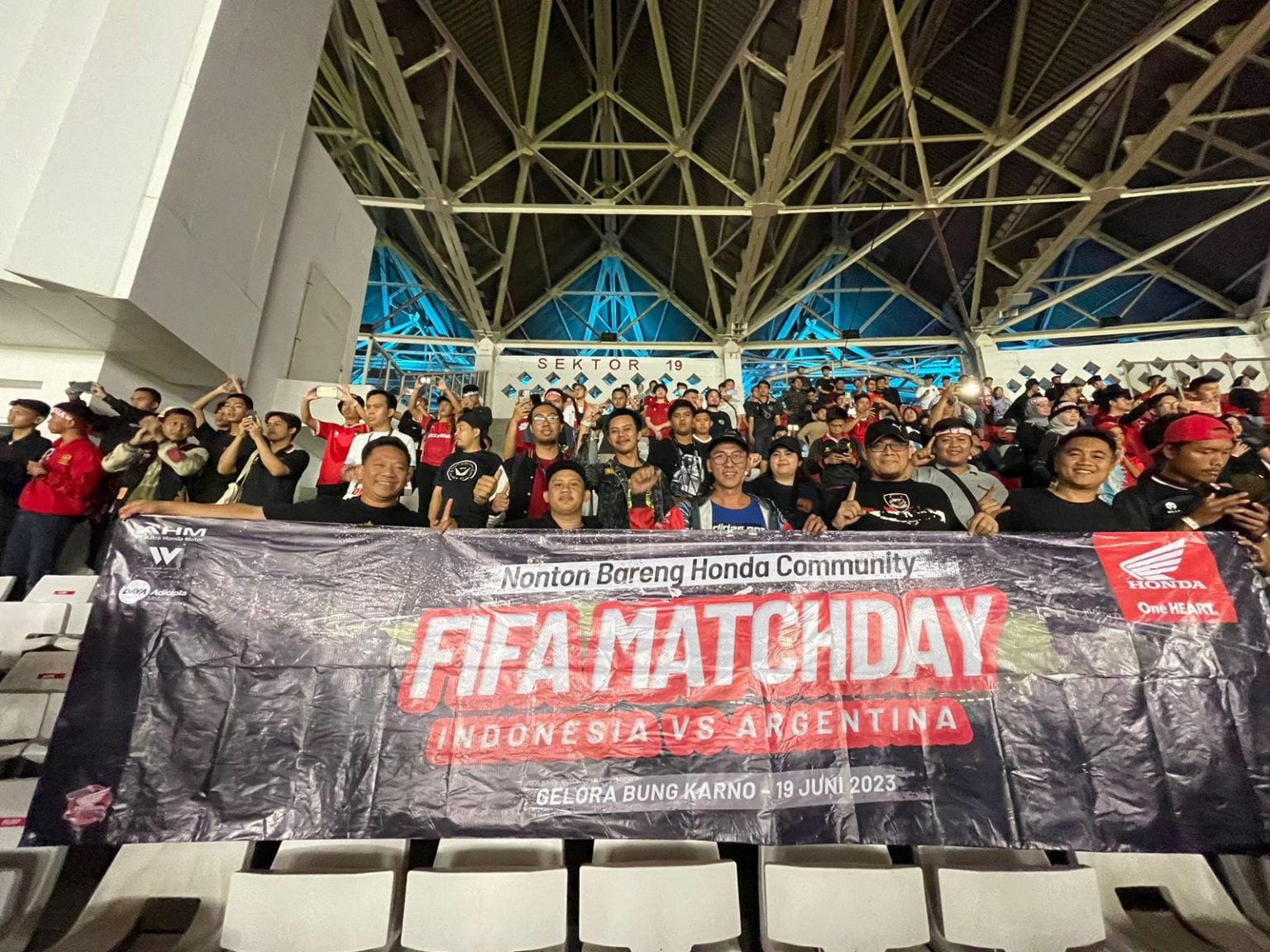 Komunitas Motor Honda Meriahkan Pertandingan Sepakbola Indonesia vs Argentina (dok PT Astra Honda Motor (AHM))