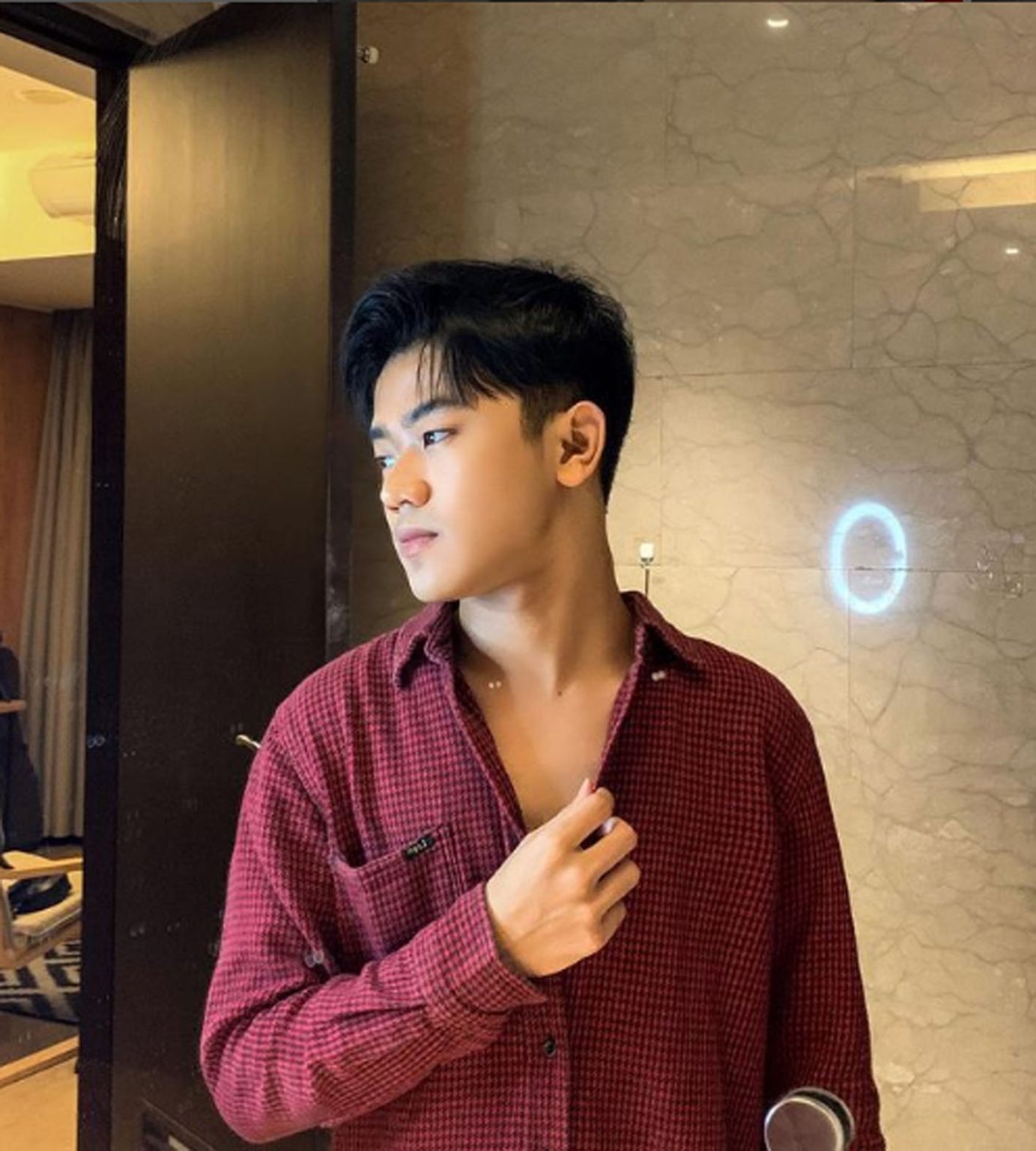 Sosok Guru Muda Viral Mirip Artis Korea (dok Instagram @taufanoz)