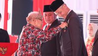 Ganjar Pranowo Raih Tanda Kehormatan Tertinggi Satyalancana Wira Karya Tahun 2023.