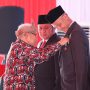 Ganjar Pranowo Raih Tanda Kehormatan Tertinggi Satyalancana Wira Karya Tahun 2023.