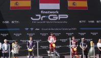 Pebalap Astra Honda Fadillah Arbi kibarkan Merah Putih dari podium tertinggi FIM JuniorGP Barcelona.