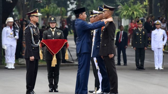 Presiden Jokowi lantik perwira TNI-Polri, di Halaman Istana Merdeka, Jakarta (Foto Humas Setkab)