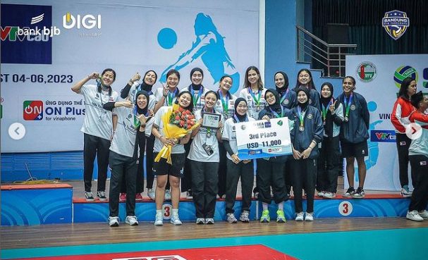 Pertandingan voli putri Indonesia VS Filipina berakhir dengan skor 3-0 menjadikan tim merah putih mendapatkan juara ke tiga pada SEA V League 2023 (@bandungbjbtandamata).