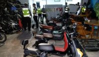 Polrestabes Bandung melakukan penyitaan belasan sepeda listrik (pojoksatu.id).