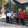 Pemkot Bandung menyerahkan Bantuan Uang Sewa Rumah Tinggal Sementara bagi 1.008 KK Warga Terdampak Program Citarum Harum dengan total bantuan sebanyak Rp6.054.400.000 (Humas Pemkot).