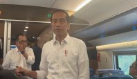 Presiden Joko Widodo melakukan kunjungan kerja ke PT Pindad dengan menggunakan Kereta Cepat Jakarta - Bandung (KCJB) pada hari Selasa 19 September 2023 (Tribunnews.com).