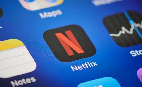 Tampilan Netflix pada smartphone (Future Publishing).