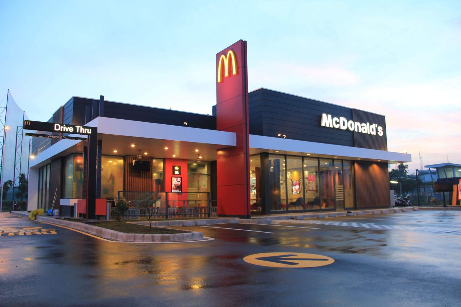 Gerai McDonalds (mcdonalds.co.id).