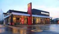 Gerai McDonalds (mcdonalds.co.id).