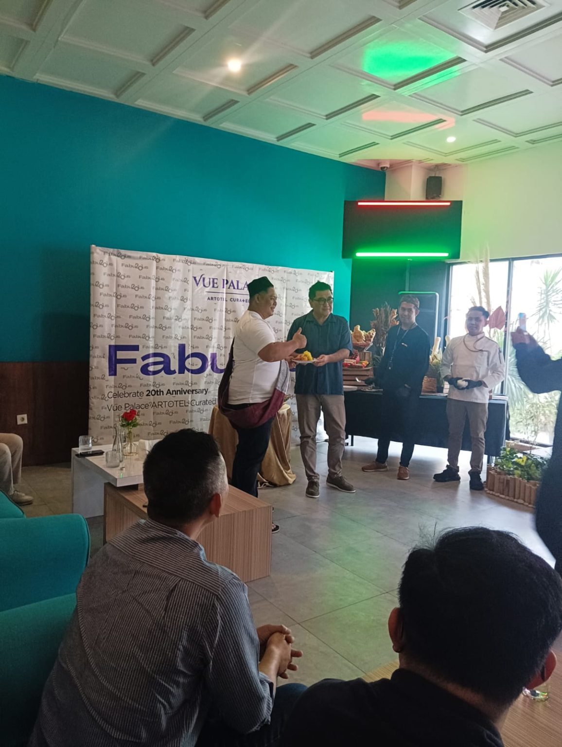 Anniversary VUE Palace ARTOTEL CURATED Bandung dengan Tema “Fabu20us” (Rizki Oktaviani/Prolitenews).