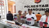 Satreskrim Polrestabes Bandung berhasil mengamankan mucikari HAD (24) dan DEP (22) lantaran menjual lima wanita melalui aplikasi MiChat (Foto INews).