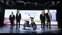 Jajaran Board of Director PT Astra Honda Motor berfoto bersama pada peluncuran motor listrik Honda EM1 e dan EM1 e PLUS (dok Honda).