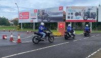 Komunitas PCX Club Bandung mengikuti Pelatihan Safety Riding yang digelar oleh  PT Daya Adicipta Motora (DAM) (dok Honda).
