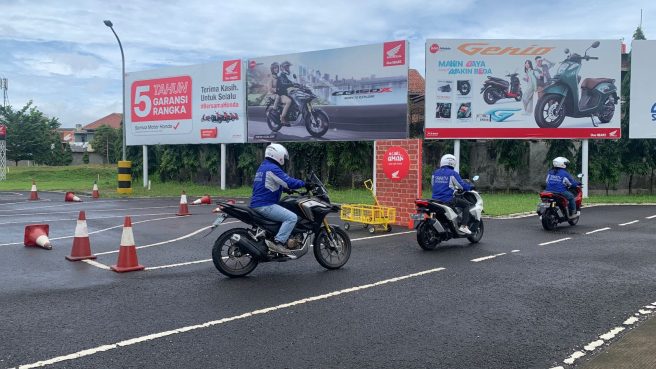 Komunitas PCX Club Bandung mengikuti Pelatihan Safety Riding yang digelar oleh  PT Daya Adicipta Motora (DAM) (dok Honda).