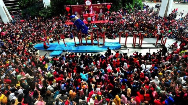 Pertunjukan barongsai di Tahun Baru Imlek (Ayo Bandung).