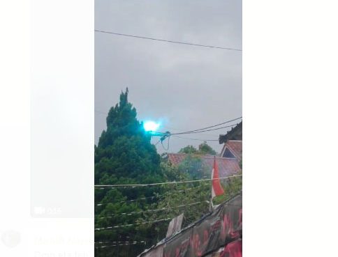 Meledaknya gardu listrik di kecamatan Cimeunyan (prolitenews).