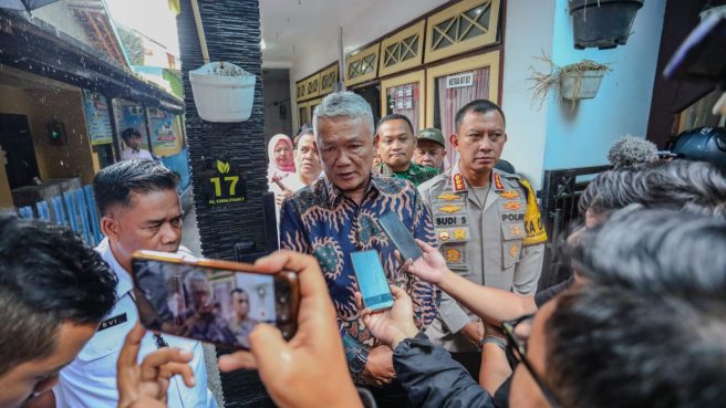 PJ Wali Kota Bandung, Bambang Tirtoyuliono bersama Forkopimda Kota Bandung takziah ke kediaman almarhum (dok).