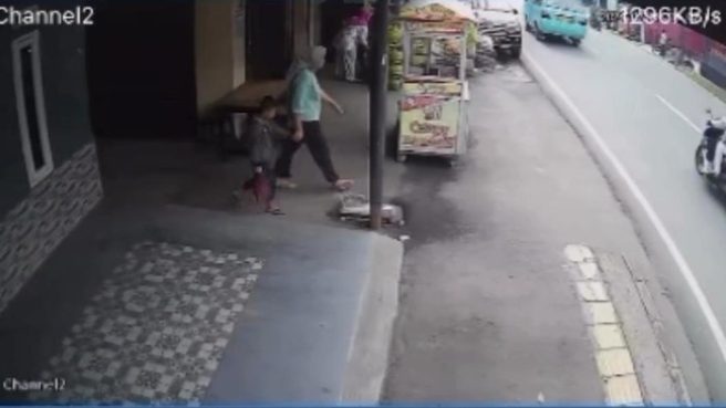 Aksi pencurian emak-emak di Bandung gondol Rp 60 juta (Istimewa CCTV).