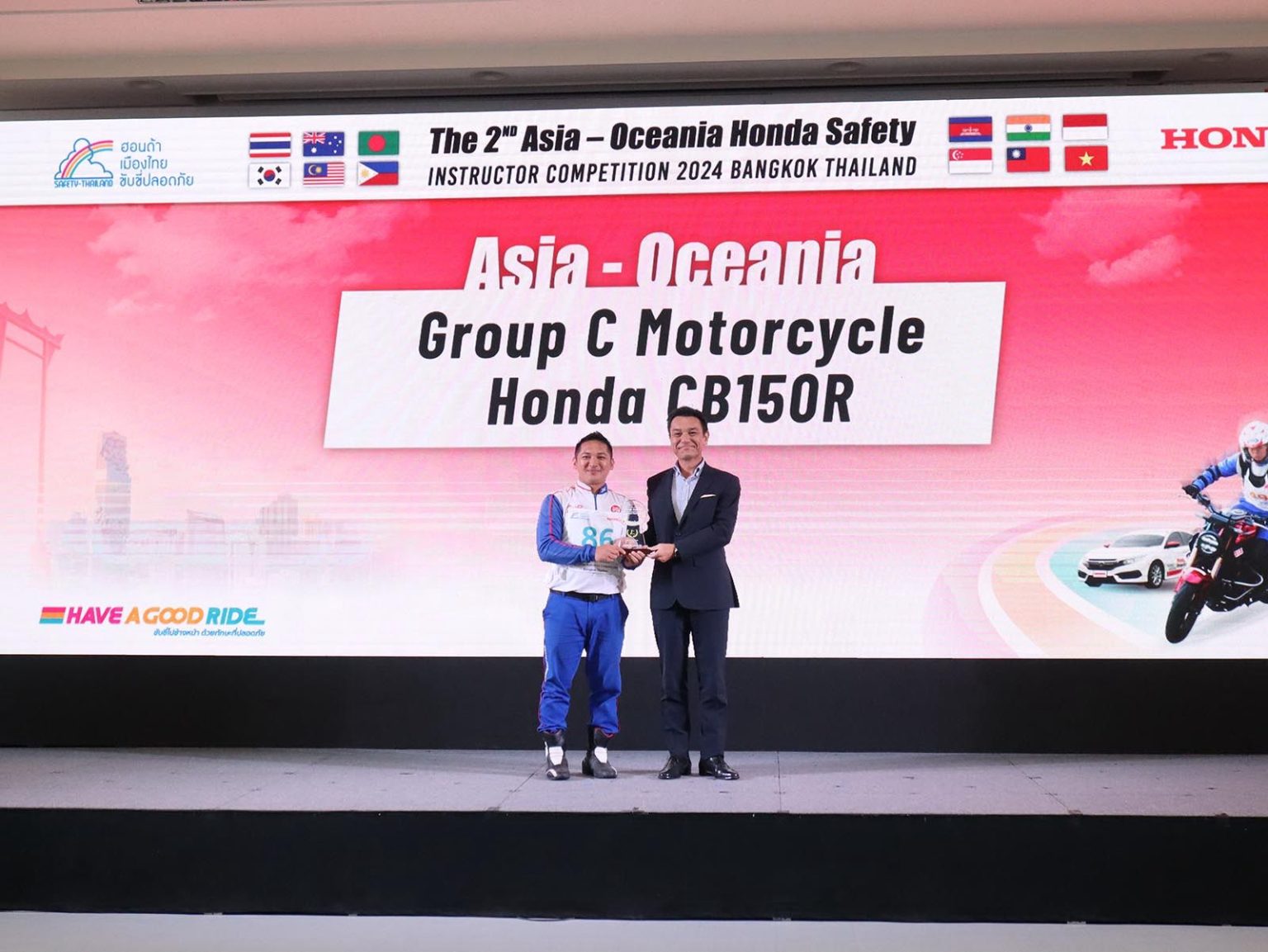 Instruktur Safety Riding Amizar Maas berhasil menjadi juara pertama pada kompetisi The 2nd Asia-Oceania Honda Safety Instructor Competition 2024 di Thailand (dok Honda).