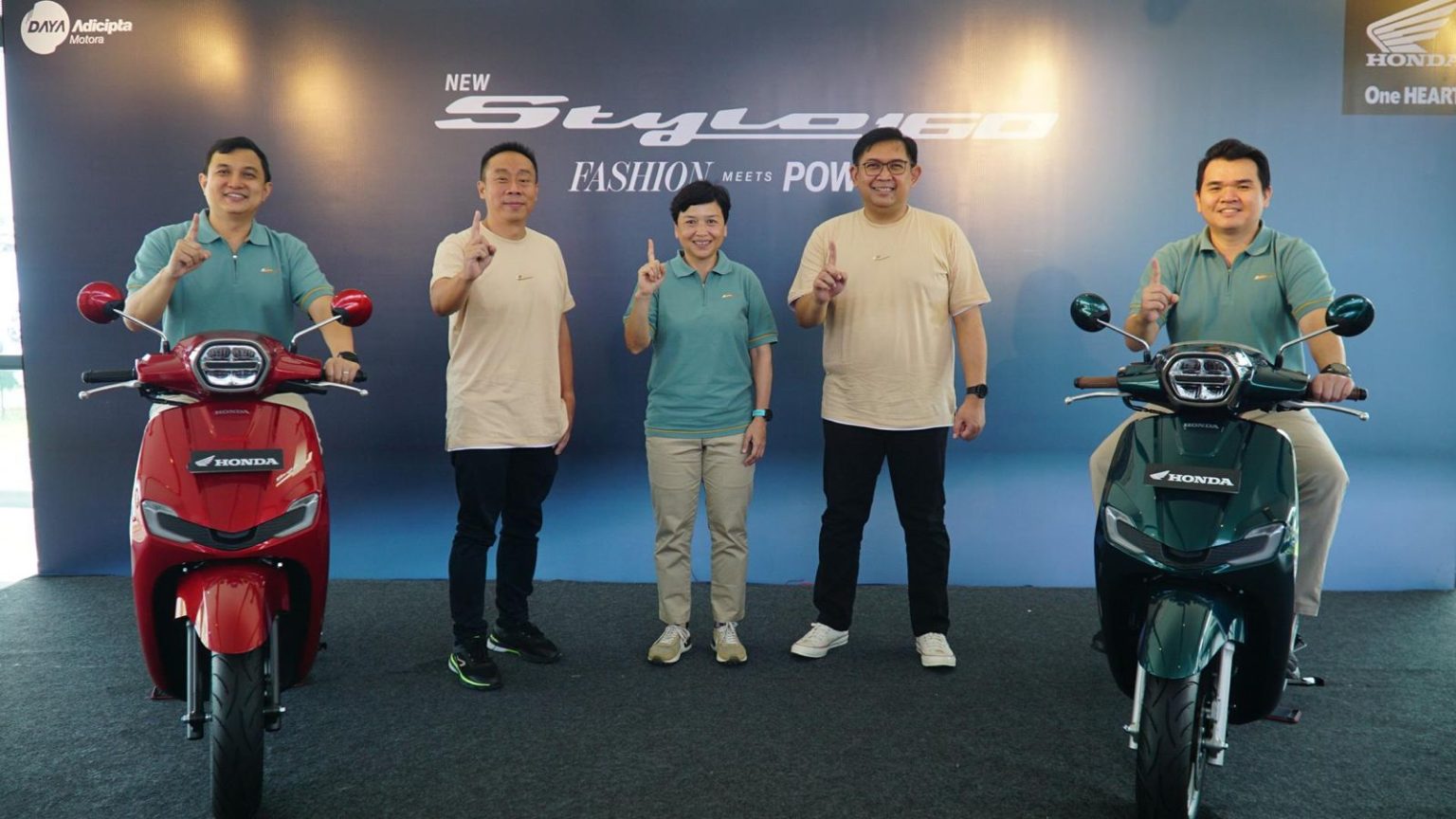 Jajaran manajemen berfoto bersama pada peluncuran New Honda Stylo 160 di Jawa Barat (dok Honda).