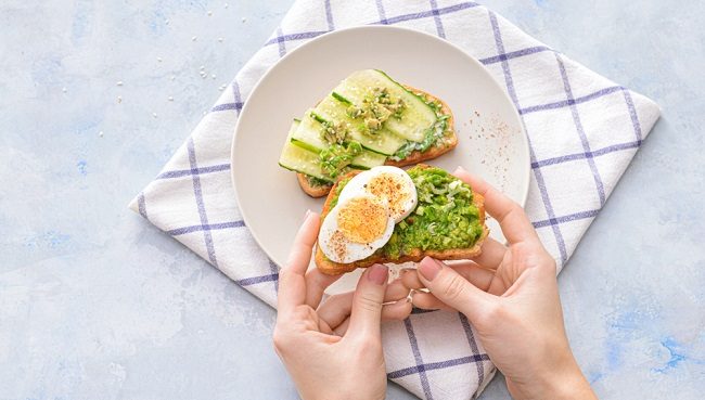 Menu sarapan yang tepat saat diet (alodokter).