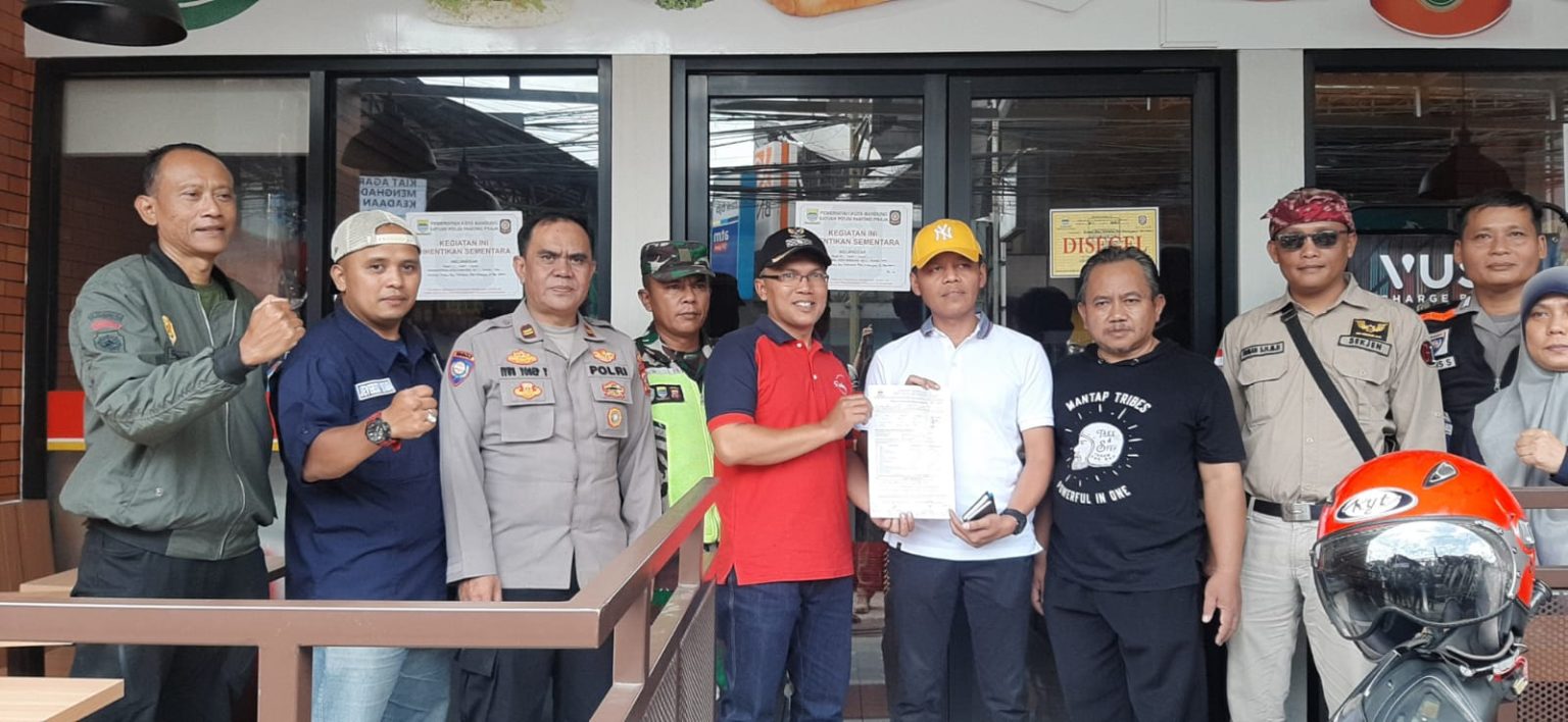 Minimarket di Gegerkalong disegel usai laporan masyarakat (Pemkot).