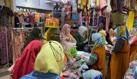 Berburu baju lebaran dengan harga murah di Kota Bandung (Republika).