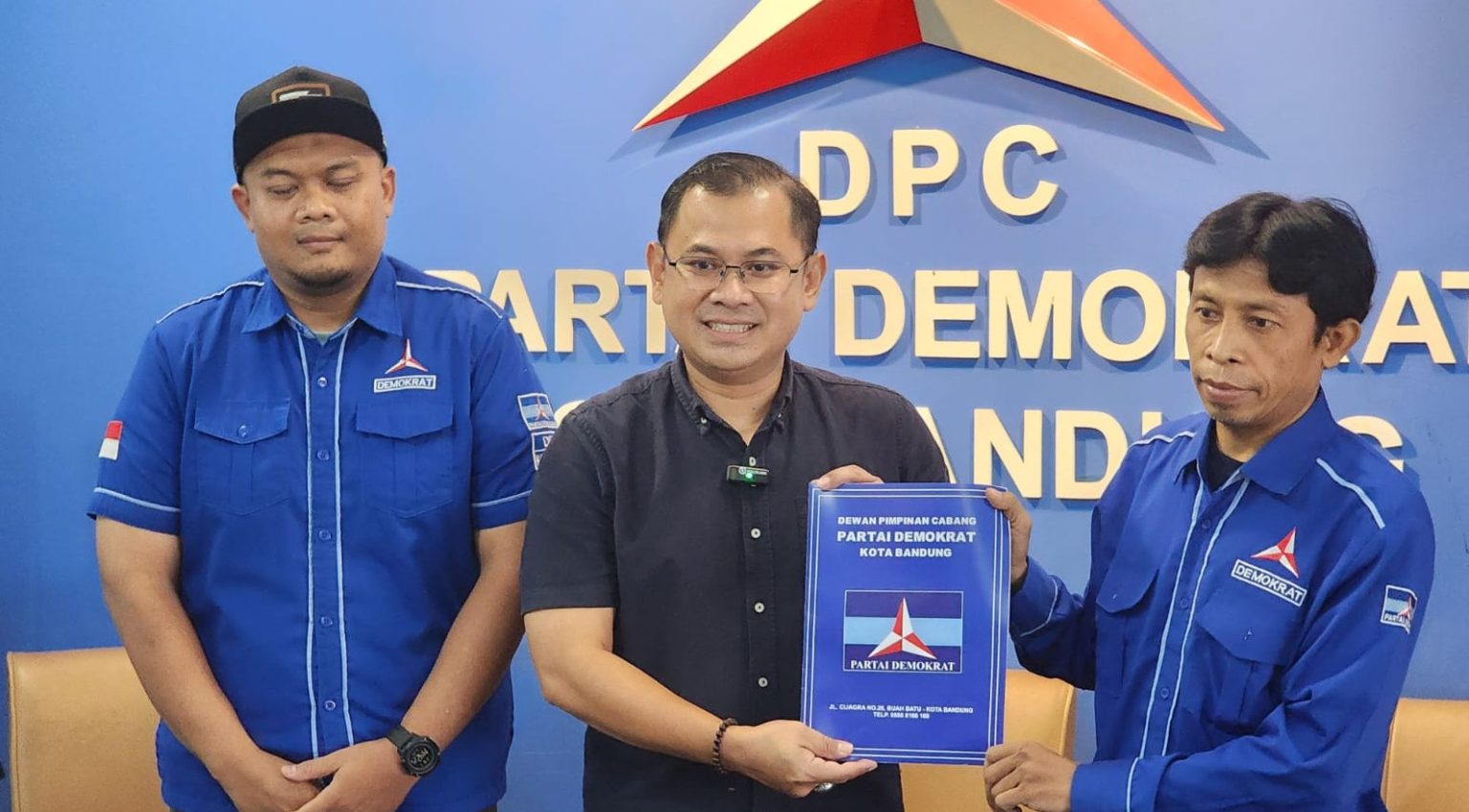 Arfi Rafnialdi Serahkan Formulir - Partai Demokrat - Pilwalkot Bandung