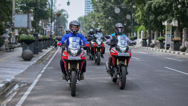 Cara aman menyalip saat berkendara di jalan raya (dok Honda).