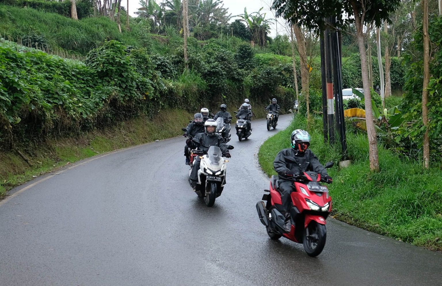 Bahaya Jika Merokok Sambil Berkendara Sepeda Motor (dok Honda).