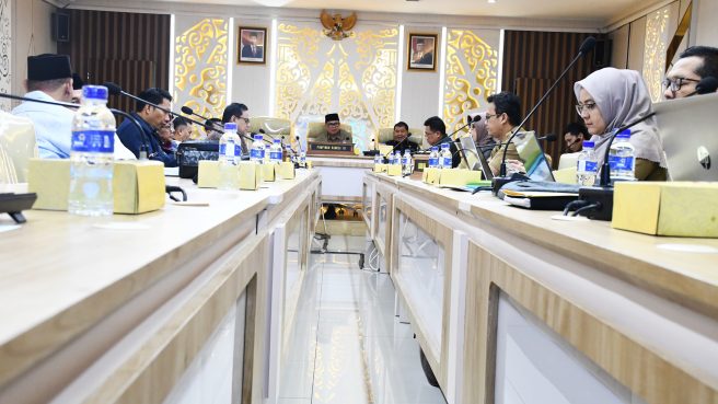 Wakil Ketua Komisi III DPRD Provinsi Jawa Barat Sugianto Nanggolah saat Rapat Kerja (Raker) pembahasan rancangan perubahan Kebijakan Umum Anggaran (KUA) dan Prioritas Plafon Anggaran (PPAS) Tahun Anggaran atau TA 2024, Kota Bandung, Senin (5/8/2024) (dok DPRD Jabar).