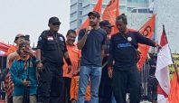 Reza Rahardian ikut demo tolak UU Pilkada 2024 (Instagram lokalconnec).