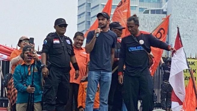 Reza Rahardian ikut demo tolak UU Pilkada 2024 (Instagram lokalconnec).