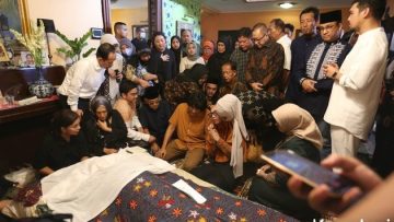 Kabar duka menyelimuti keluarga Ikang Fawzi. Marissa Haque meninggal dunia (Kapanlagi.com)