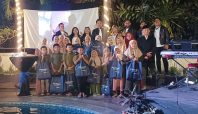 Seluruh jajaran Vue Palace ARTOTEL Curated Bandung usai memberikan santunan ke anak-anak dari Rumah Yatim Muhammadiyah di acara anniversary ke-21 (Rizki Prolitenews.com).