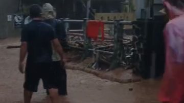 Banjir di Daerah Margana Kelurahan Padasuka Kecamatan Cimenyan Kabupaten Bandung (video amatir warga).