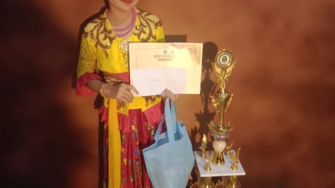 Zaina Firzanah Lautan Sachirman siswa dari sanggar Padepokan Daeng Udjo (PDU) raih juara 1 Trophy Gubernur Jawa Barat (dok Prolitenews).