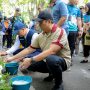 Pemerintah Kota (Pemkot) Bandung bersama seluruh lapisan masyarakat menggelar kegiatan perdana Jumat Bersih tingkat Kota Bandung di Jalan dr. Otten, Taman Westhoff, Kecamatan Cicendo (dok).