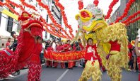 Pertunjukan barongsai memeriahkan Tahun Baru Imlek 2025 (dok).