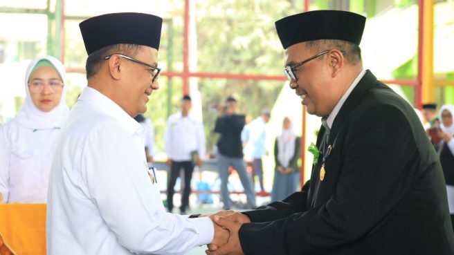 Pj. Wali Kota Bekasi Jadi Pembina Upacara Peringatan Hari Amal Bhakti Kemenag Ke-79 (dok Pemkot Bekasi).