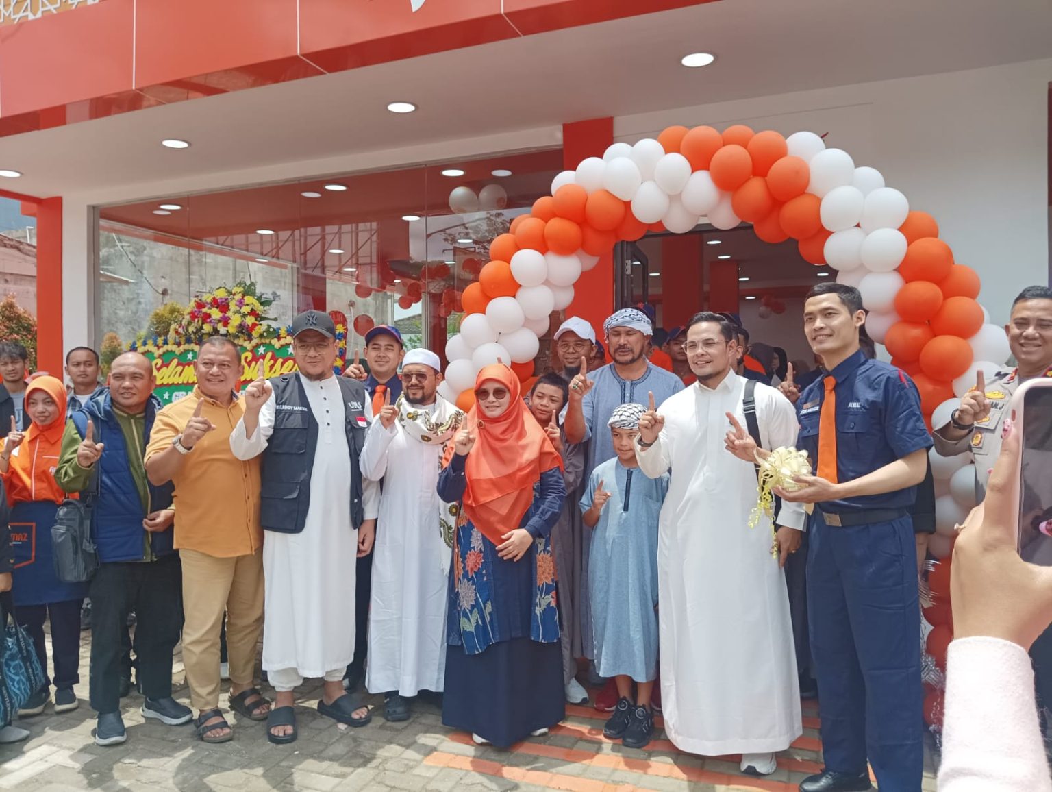 Almaz Fried Chicken kini hadir di Kota Bandung (Rizky Oktaviani/ Prolitenews).