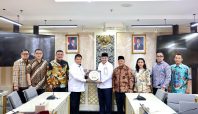 DPRD Provinsi Jawa Barat menerima kunjungan kerja dari Badan Pembentukan Perda (Bapemperda) Dewan Perwakilan Rakyat Daerah (DPRD) DKI Jakarta (dok DPRD Pro Jabar).