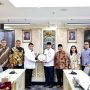 DPRD Provinsi Jawa Barat menerima kunjungan kerja dari Badan Pembentukan Perda (Bapemperda) Dewan Perwakilan Rakyat Daerah (DPRD) DKI Jakarta (dok DPRD Pro Jabar).