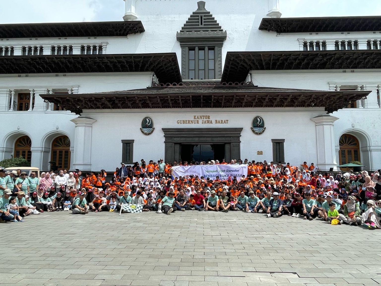 Jabar Berbagi Gala Asuh Anak Yatim & Dhuafa Bersama Land Rover  & Volkswagen 2025 (dok).