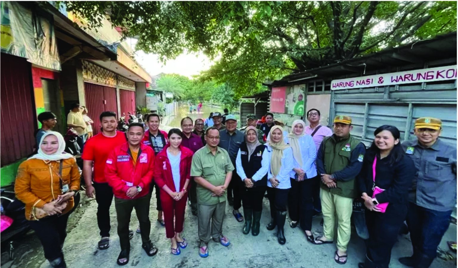 Ketua DPRD Kota Bekasi tinjau para korban yang terdampak banjir di Kota Bekasi (Melansir).