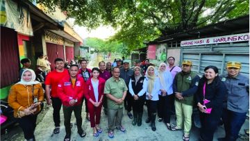 Ketua DPRD Kota Bekasi tinjau para korban yang terdampak banjir di Kota Bekasi (Melansir).