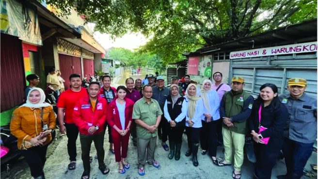 Ketua DPRD Kota Bekasi tinjau para korban yang terdampak banjir di Kota Bekasi (Melansir).