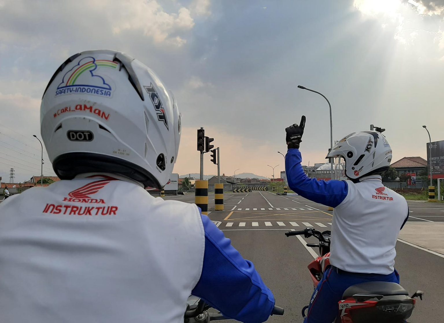 Pentingnya Memahami Isyarat Touring untuk Keselamatan di Jalan (dok Honda).