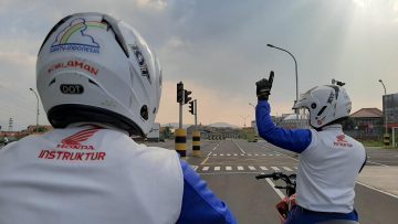 Pentingnya Memahami Isyarat Touring untuk Keselamatan di Jalan (dok Honda).