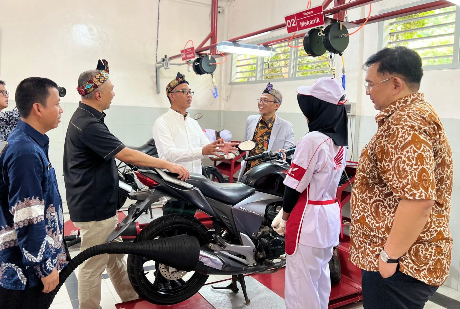 DAM Resmikan Kerjasama dengan SMK AL-MUFTI Subang (dok Honda).
